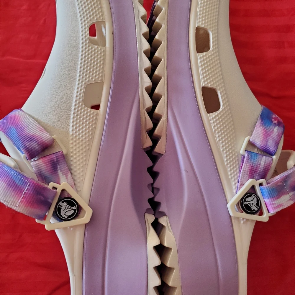 Crocs - Picture 2 of 8